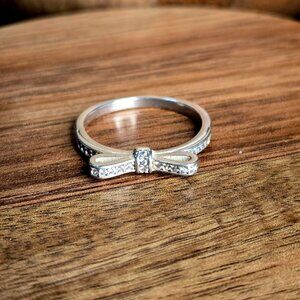 Sterling Silver Bow Ring – Size 7.5 – Sweet & Elegant 🎀